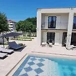 Casa Estilo Deco Вилла