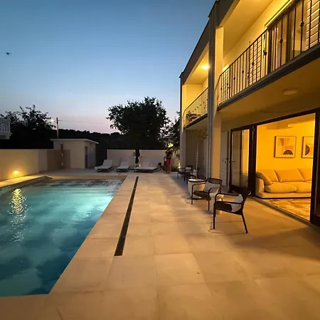 Casa Estilo Deco - Luxury With Saltwater Pool