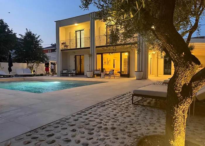 Casa Estilo Deco וילה ביוגראד נה מורו